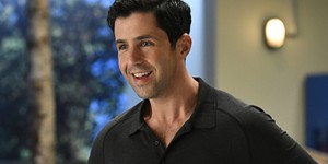 Джош Пек розкриває таємницю, як він майже став головним вампіром у "Сутінках"