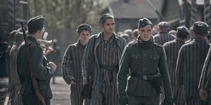 Емоційна історія кохання та виживання: Вийшов перший трейлер серіалу "Татуювальник Аушвіцу" з найяскравішими голівудськими зірками