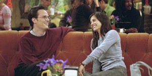 Кортні Кокс розповіла, що досі відчуває присутність Меттью Перрі: "Він часто мене відвідує"