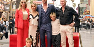 Кріс Гемсворт отримав зірку на Голлівудській алеї слави та жартівливі привітання від колег з "Месників"