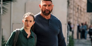 Дейв Батіста та Хлоя Коулман протистоять терористам в Італії в новому екшен трейлері фільму "Мій шпигун: Вічне місто"