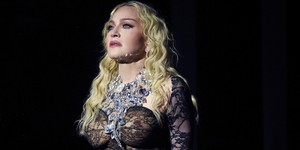 Мадонна натякає на відновлення створення її біографічного фільма, який отримав нову назву "Who's That Girl"