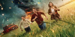 Режисер "Twisters" переосмислює романтичні кліше 90-х та пояснює, чому було вирізано сцену поцілунку з фіналу стрічки