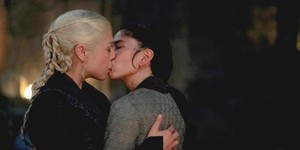 "Будинок дракона" під ударом критики через скандальний поцілунок в останньому епізоді