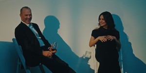 Дебютний трейлер комедії "Гудріч" з Майклом Кітоном та Мілою Куніс у головних ролях