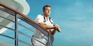 Джошуа Джексон, Шанія Твейн та численні кризи на круїзному лайнері у трейлері серіалу Раяна Мерфі "Доктор Одіссей"