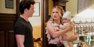 Сімейні труднощі та знайомий гумор у трейлері серіалу "Перший шлюб Джорджі та Менді"