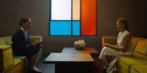 Хто гідний стати батьками? Елізабет Олсен та Алісія Вікандер у футуристичному трейлері стрічки "Оцінка"